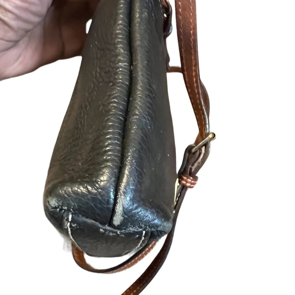 Dooney & Bourke Pebble‎ Leather Letter Carrier, BLACK
